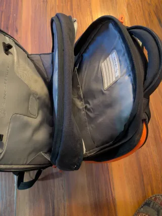 Mochila Tech Air Azul marino y Naranja