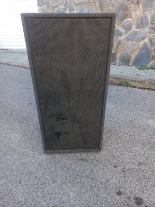 Altavoces profesionales negros pareja de subgrabes