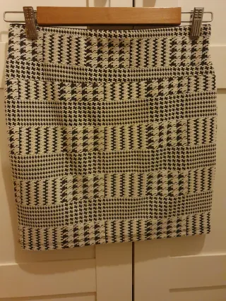 Minifalda estampada blanco y negro