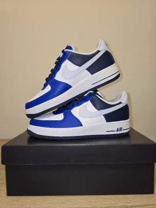 Nike Air Force 1 07 LV8 Azul y Blanco