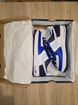 Nike Air Force 1 07 LV8 Azul y Blanco