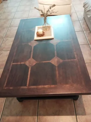 Mesa de centro de madera oscura