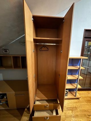 Armario de madera para ropa
