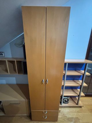 Armario de madera para ropa