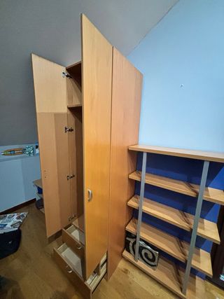 Armario de madera para ropa