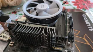 I7 7700k, Placa Gigabyte B250M, 4gb RAM,Nvidia 730