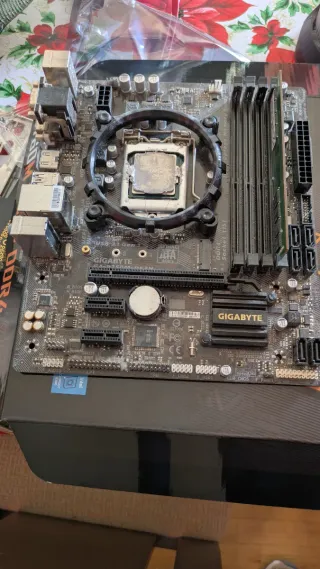 I7 7700k, Placa Gigabyte B250M, 4gb RAM,Nvidia 730