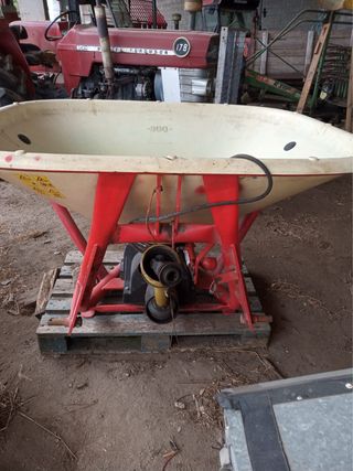 Abonadora Vicon 600Kg.