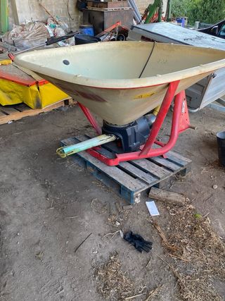 Abonadora Vicon 600Kg.