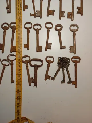 2 Lotes de llaves antiguas