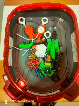 Estadio Beyblade Turbo + 9 peonzas y lanzadores