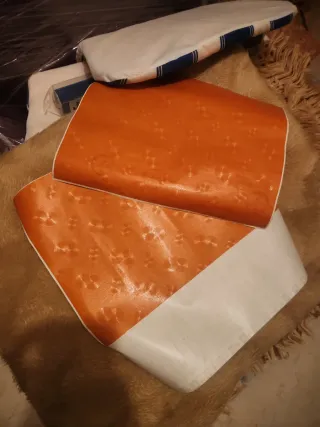 Regalo trozos de papel pintado naranja