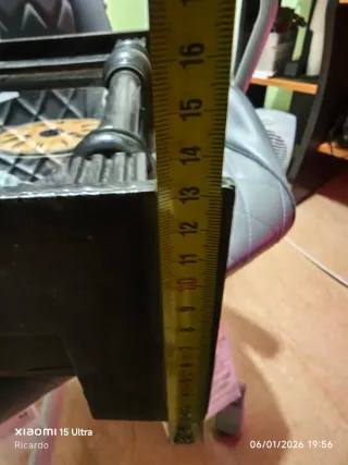 Caja y piezas de reloj antiguo de pared y sobremes