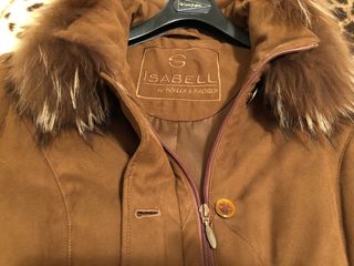 Chaqueta marrón SABELL con capucha de pelo mujer.