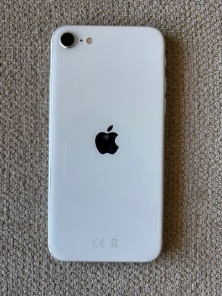 iPhone SE Negro/Blanco + Cascos + Cargador +Funda