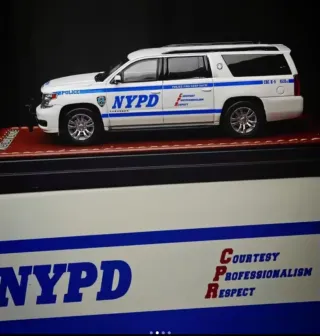 Chevrolet Suburban NYPD 1:64