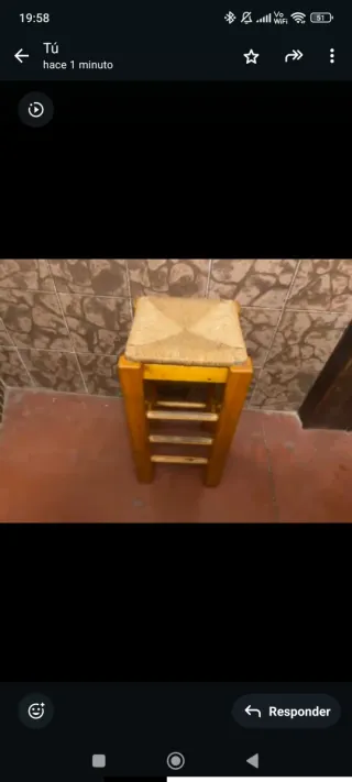 2 Banquetas de madera y tela