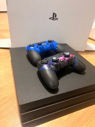 PS4 (PlayStation 4) + 2 Mandos