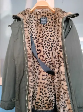 Abrigo Zara verde con capucha