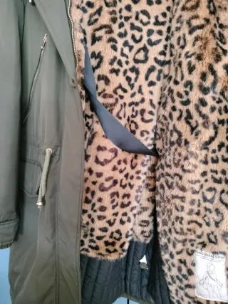 Abrigo Zara verde con capucha