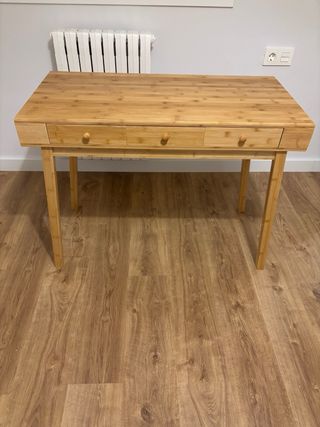 Scrivania in bambù con 3 cassetti
