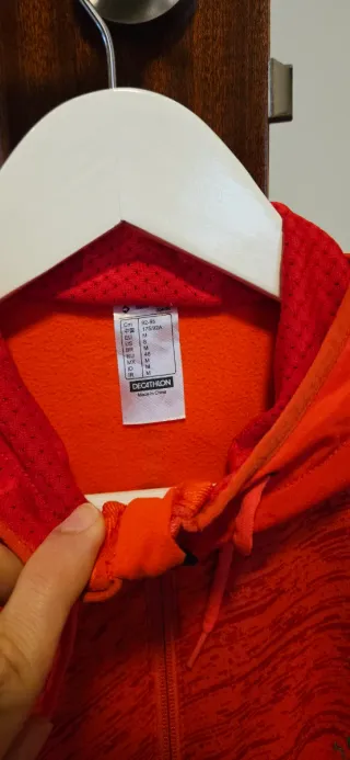 Chaqueta deportiva Decathlon roja