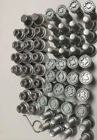 Se vende tornillos antirrobo VW GOLF MK7 AUDI SEAT