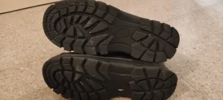 Botas de nieve negras y rojas y guantes (17-18 cm)