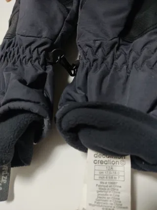 Botas de nieve negras y rojas y guantes (17-18 cm)