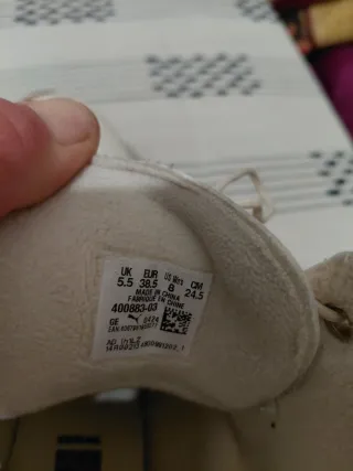 Botas brancas com sola castanha