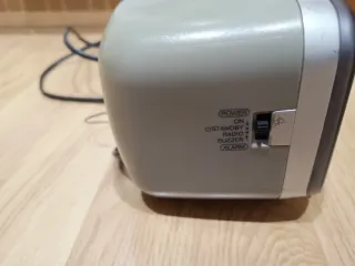 Reloj despertador Aiwa con radio FM