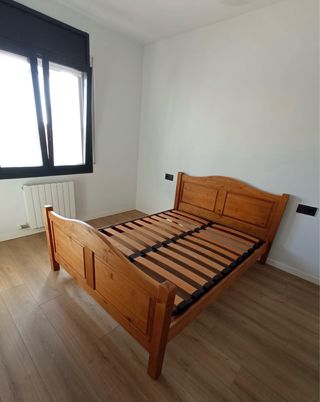 Cama de matrimonio de madera maciza con somier