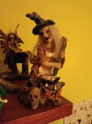 Figura Bruja Caldero Calavera