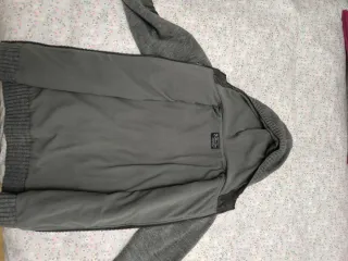 Chaqueta de lana con capucha para hombre