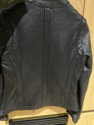 Cazadora cuero Calvin Klein XS