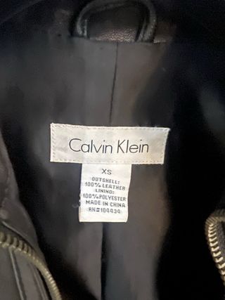 Cazadora cuero Calvin Klein XS