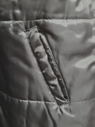 Abrigo negro acolchado