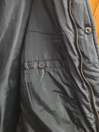 Abrigo negro acolchado