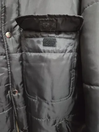 Abrigo negro acolchado