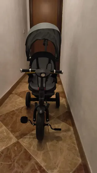 Triciclo infantil casi nuevo