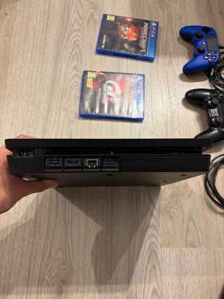 PlayStation 4 Negra + Juegos