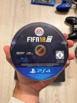 PlayStation 4 Negra + Juegos