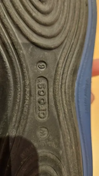 Manoletinas Crocs Negras y azules