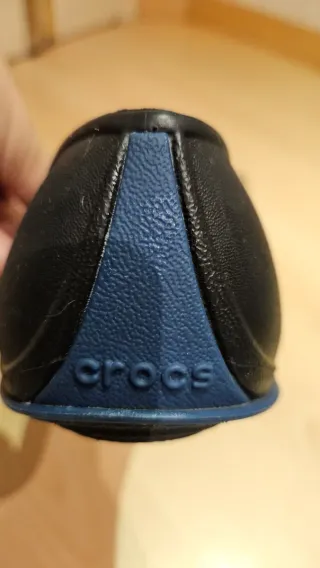 Manoletinas Crocs Negras y azules