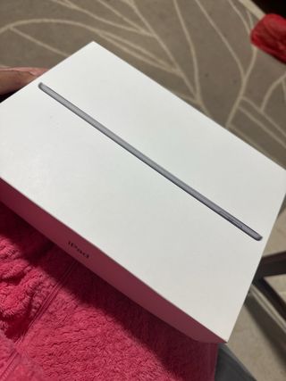 iPad 9ª Gen Plata con Funda y Caja