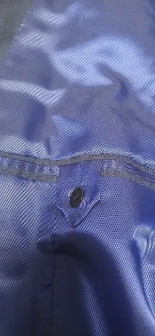 Traje de novio azul con chaleco