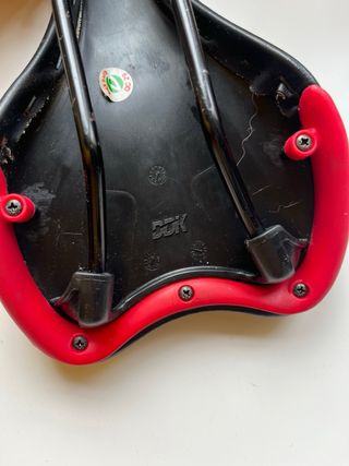 Sillín de bicicleta negro