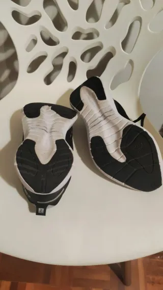 Zapatillas running Kalenji negras y blancas