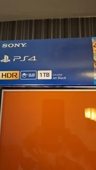 PS4 Slim 1TB Negra + colección de juegos
