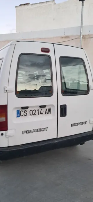 Peugeot e-Expert 2000